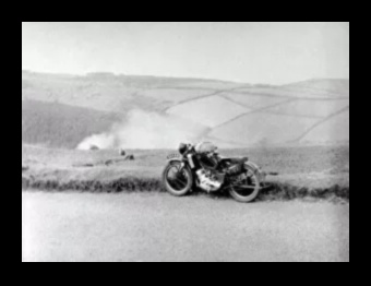 Călătorii cinstite de timp: mașini și biciclete de epocă pe drumuri nesfârșite