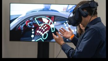 Interacțiuni imersive: electronice video 3D și realitate virtuală