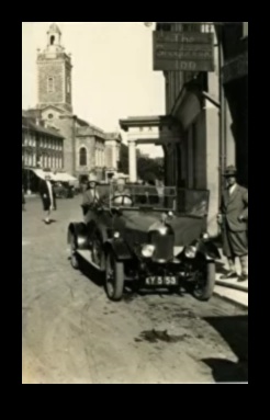 Călătorii cinstite de timp: mașini și biciclete de epocă pe drumuri nesfârșite